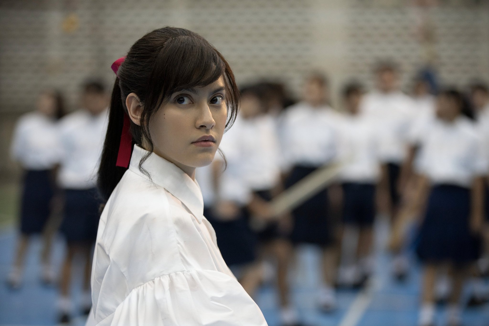 Điểm nhấn trong mùa phim thứ hai đến từ sự xuất hiện của Yuri (Chanya McClory) – thiếu nữ thắt ruy băng đỏ